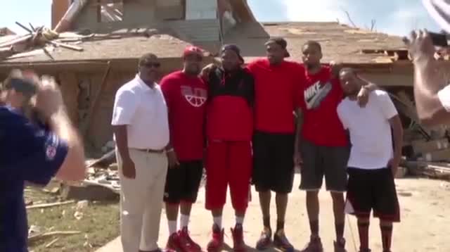 Kevin Durant Tours Moore After $1M Pledge