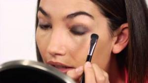 5 Minutes to $exy: VS Angel Lily Aldridge Gives a Smoky Eye DIY