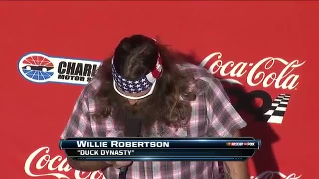 Duck Dynasty star delivers invocation in Charlotte - 2013 Coca Cola 600