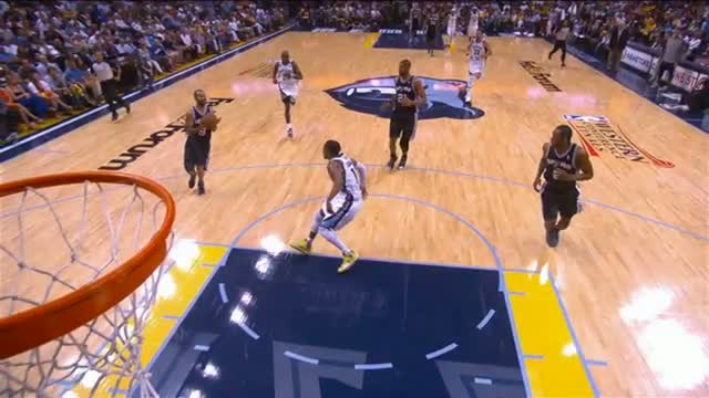 Tim Duncan Finishes the Fast Break Strong