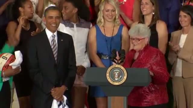Obama Welcomes WNBA Champions to White House