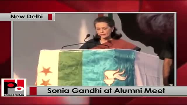 Congress president Sonia Gandhi at Alumni Meet 2013