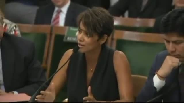 Halle Berry backs bill to protect kids from paparazzi