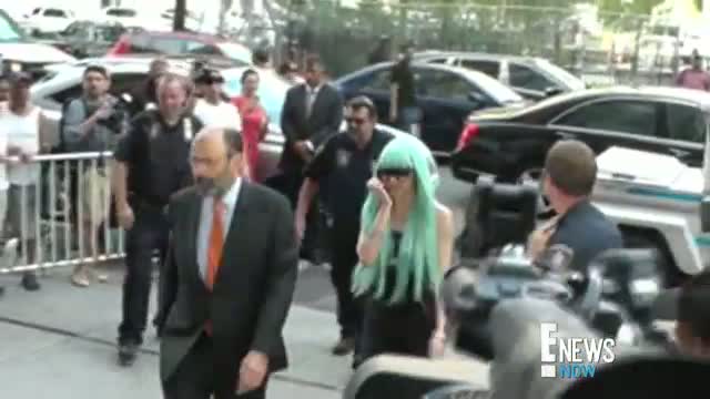 Amanda Bynes Wears Bright Wig to Court