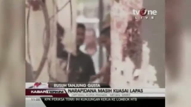 200 Inmates Escape Indonesian Prison