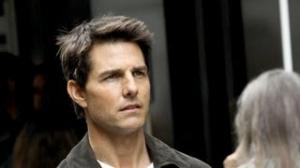 Tom Cruise Pulls A Brad Pitt, Surprises Fans