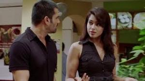 Sameera Reddy gives an ultimatum to Suniel Shetty - De Dana Dan