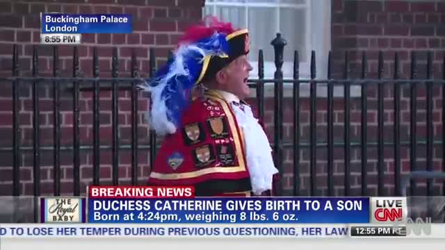 Town crier announces birth of royal baby