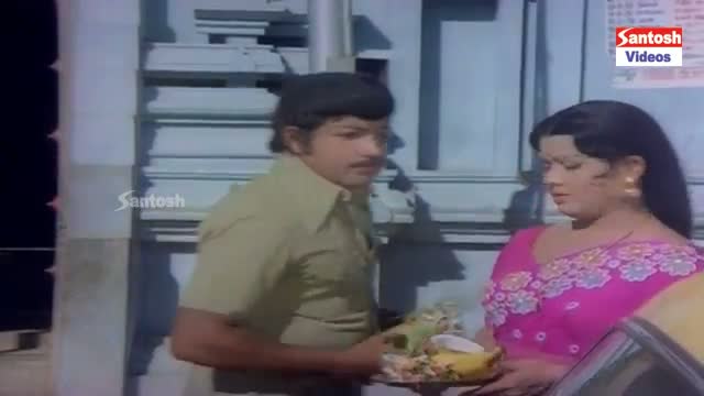 Monagadu Telugu Movie Scenes - Vijayakumar romancing Manjula - Rajinikanth