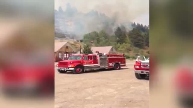 Airplanes Drop Retardant on Idaho Wildfire