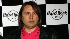  The Charlatans drummer Jon Brookes dies, aged 44, after a battle with brain cancer