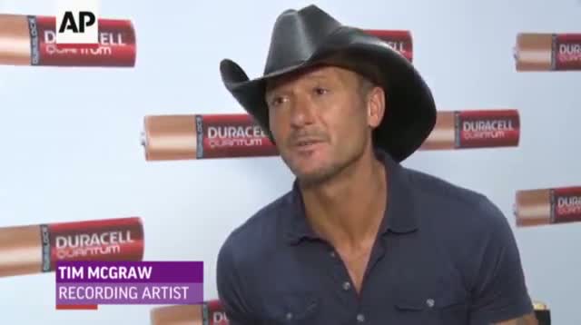 Tim McGraw Honors First Responders in New York