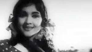 Mere Peeche Ek Deewana - Romantic Love Song - Raj Kapoor, Vyjanthimala - Nazrana (1961) - Old is Gold