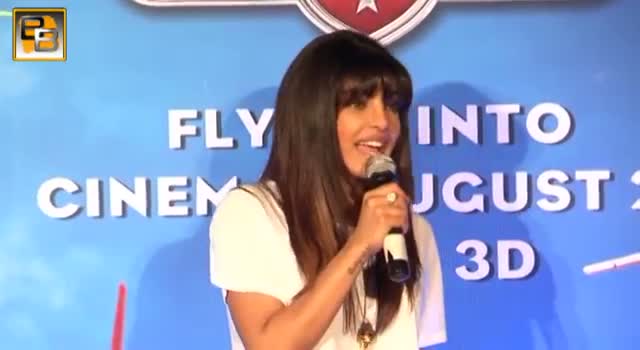 Priyanka Chopra TAUNTS Shahrukh Khan in public