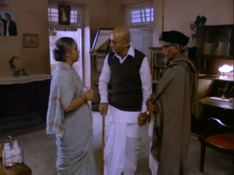 Anupam Kher shouts at Rohini Hattangadi for being superstitious - Hindi Movie Scene - Saaransh (1984)