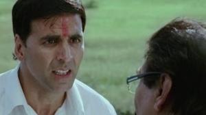 Akshay Kumar dupe's Asrani - Khatta Meetha Movie
