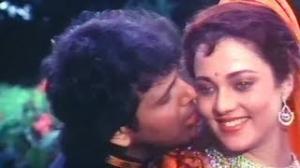 Neeli Neeli Ankhon Mein - Bollywood Romantic Song - Govinda, Mandakini - Naach Govinda Naach (1992)