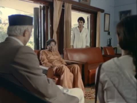 Anupan Kher & Nilu Phule In Superhit Scene - Saraansh (1984)