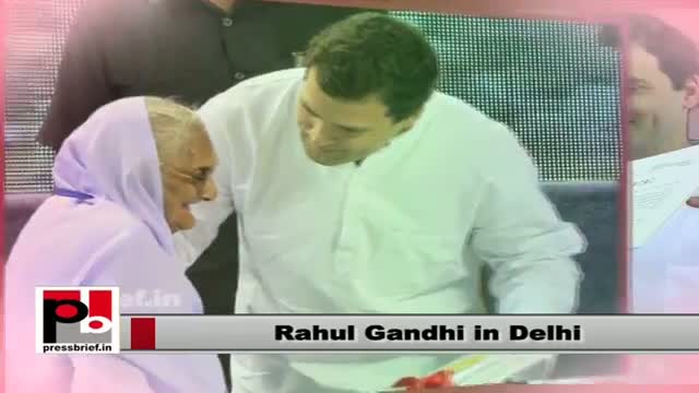 Rahul Gandhi distributes freehold rights to residents of 45 resettlement colonies
