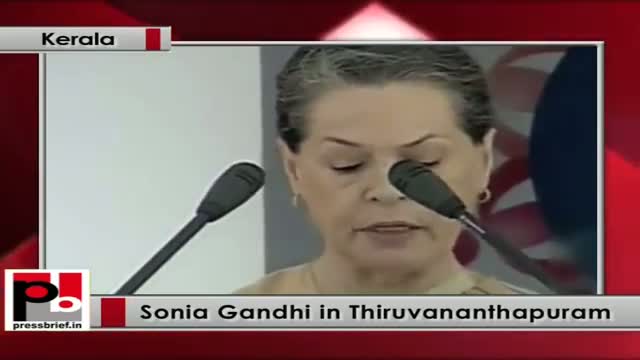 Sonia Gandhi in Kerala, launches zero landless project of the Congress-led UDF government