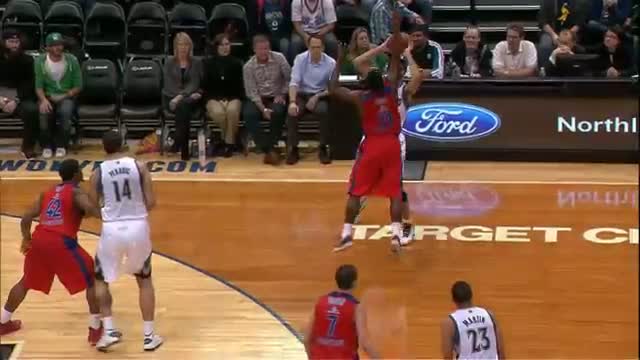 NBA: Kevin Love's Beautiful, No-Look Bounce Pass!