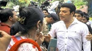 Aditya Pancholi ATTACKS a News Reporter