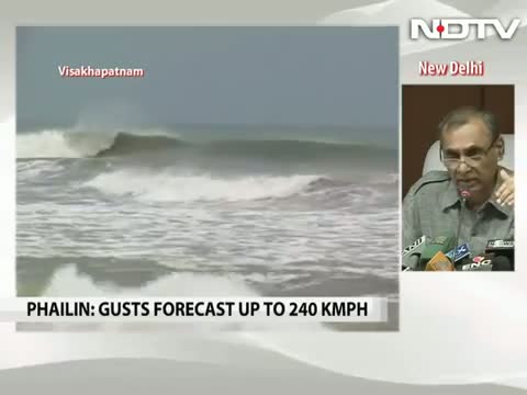 Cyclone Phailin: Landfall expected between 6-8 pm, says MeT department