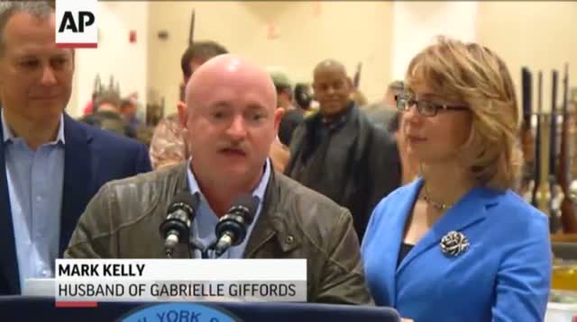 Ex-Rep. Giffords Visits NY Gun Show