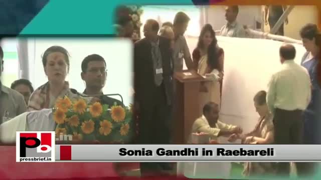 Sonia Gandhi in Raebareli with Priyanka Gandhi; gifts more projects