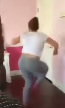 Huge dancing fail! Big Booty Girl dance Fail video!