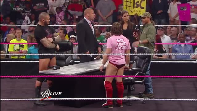 WWE Raw: Triple H and Shawn Michaels don't see eye-to-eye - Oct. 21, 2013