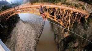 Two bridges, one slackline, crazy heights, ZERO VERTIGO - Slackline Adventures Chile, Ep. 2