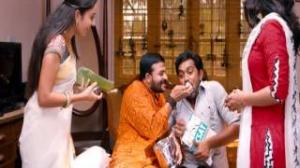Husbands In Goa Comedy Movie Scene - Invitation for Pooja