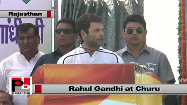 Rahul Gandhi in Churu (Rajasthan) strikes chord with the huge crowd