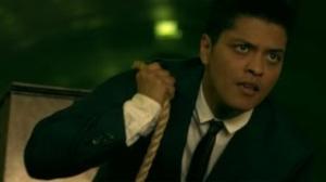 Bruno Mars - Grenade - OFFICIAL MUSIC VIDEO HD