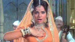 Sanam Tu Bewafa Ke Naam Se - {Old is Gold} Mumtaz, Lata Mangeshkar - Khilona (1970) Mujra Song