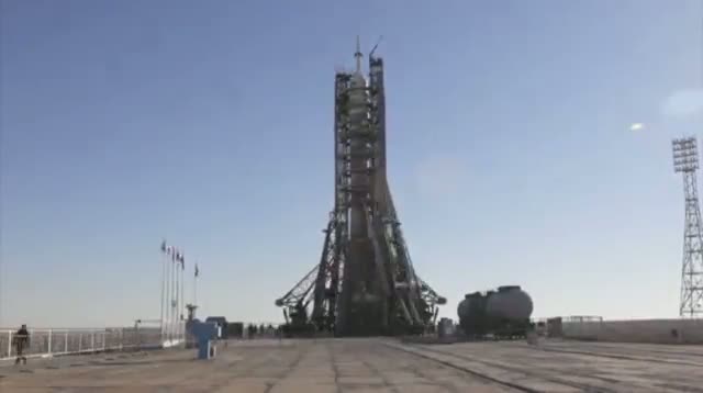 Time-lapse of Soyuz Rocket Before Launch