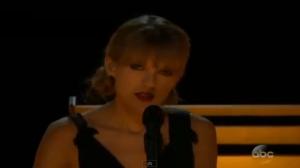 Taylor Swift live performance sings 'RED' 2013 Country music Awards