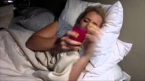 Jenna Marbles - How Girls Fall Asleep