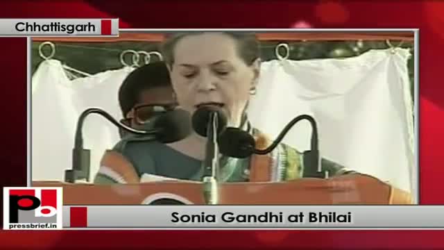 Sonia Gandhi in Bhilai (Chhattisgarh) speaks at a Congress election rally