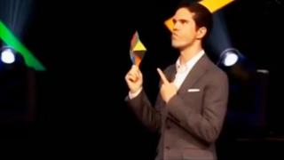 Jimmy Carr Gets Heckled; Responds Appropriately