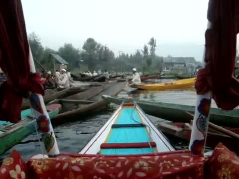Floating Vegetable Market, Dal Lake, Srinagar. Jammu & Kashmir - India Travel & Tours Video