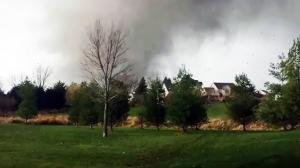 Man Films Tornado Heading Directly Towards House