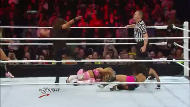 WWE Raw: Natalya & The Bella Twins vs. Summer Rae, AJ Lee & Tamina Snuka - Dec. 2, 2013
