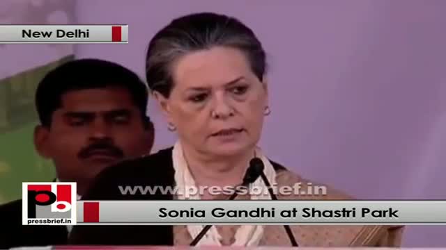 Sonia Gandhi: Congress severed masses by heart