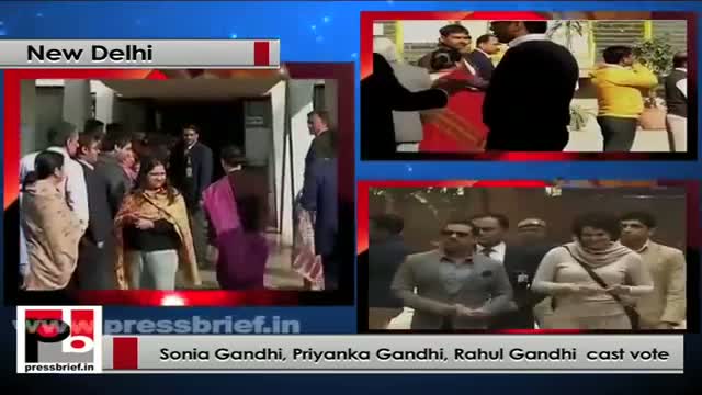 Sonia Gandhi, Priyanka Gandhi, Rahul Gandhi cast vote