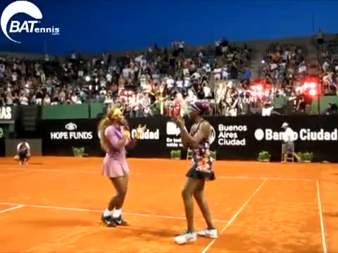 Serena y Venus Williams dancing in Argentina