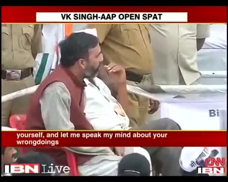 Gen VK Singh takes a dig at Kejriwal at Anna Hazare's fast venue