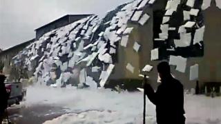 Huge Ice Avalanche Falls Off Roof Of Great Wolf Lodge