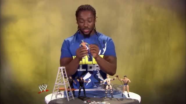 Kofi Kingston unboxes Mattel's Elite Series 25 - WWE